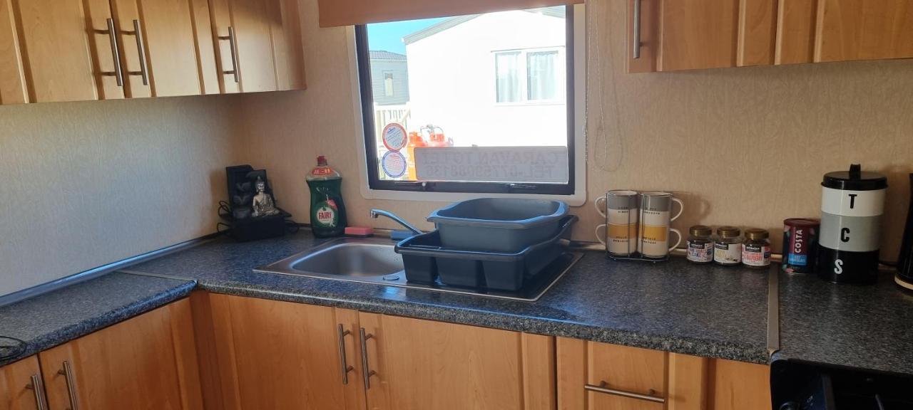 Ferienwohnung Lovely Caravan At Ingoldmells Just Behind Sealands Exterior foto